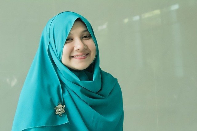 Kriteria Jilbab Menurut Al-Qur'an dan As-Sunnah